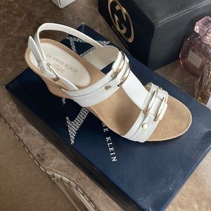 Womens Ann Klein wedge, white with gold hardware, size 9. Extremely comfortable